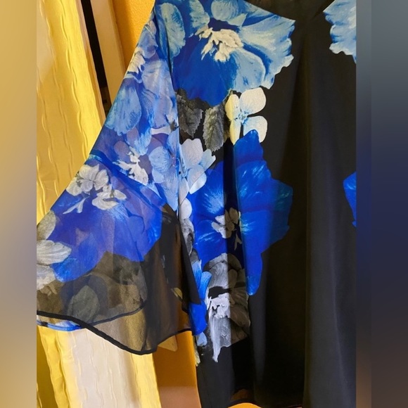 3/$15 Calvin Klein blue and black flutter sleeve blouse with sheer overlay - Picture 4 of 7